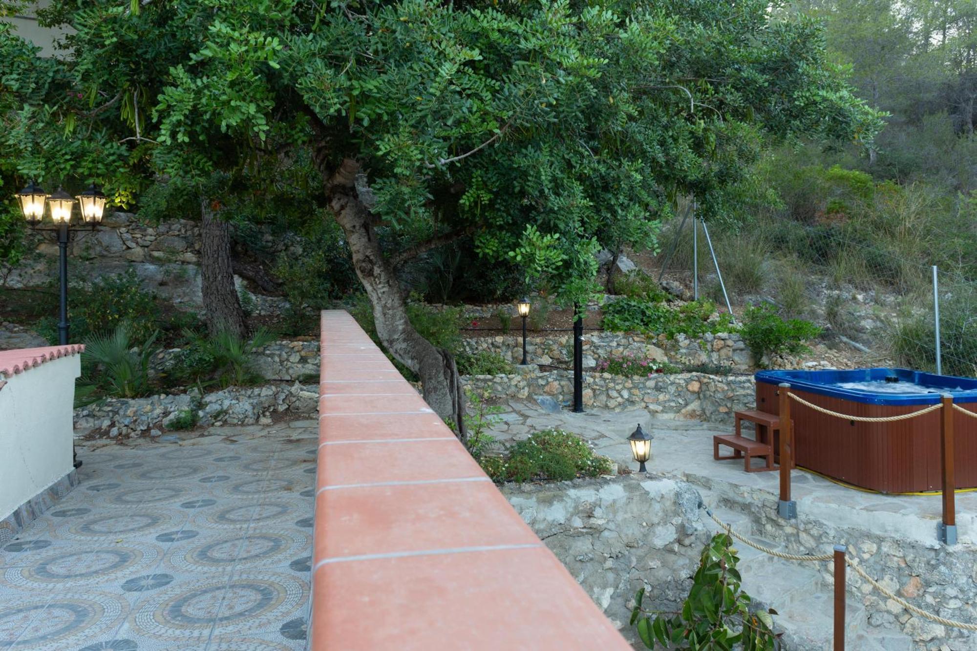 Silom House Villa Sant Pere De Ribes Bagian luar foto
